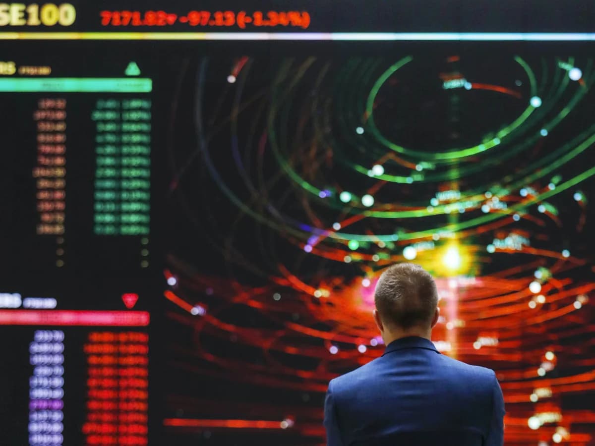 Avrupa’da Satış Dalgası, Londra’da Seçici Hareketler: FTSE 100’de Zayıf Açılış