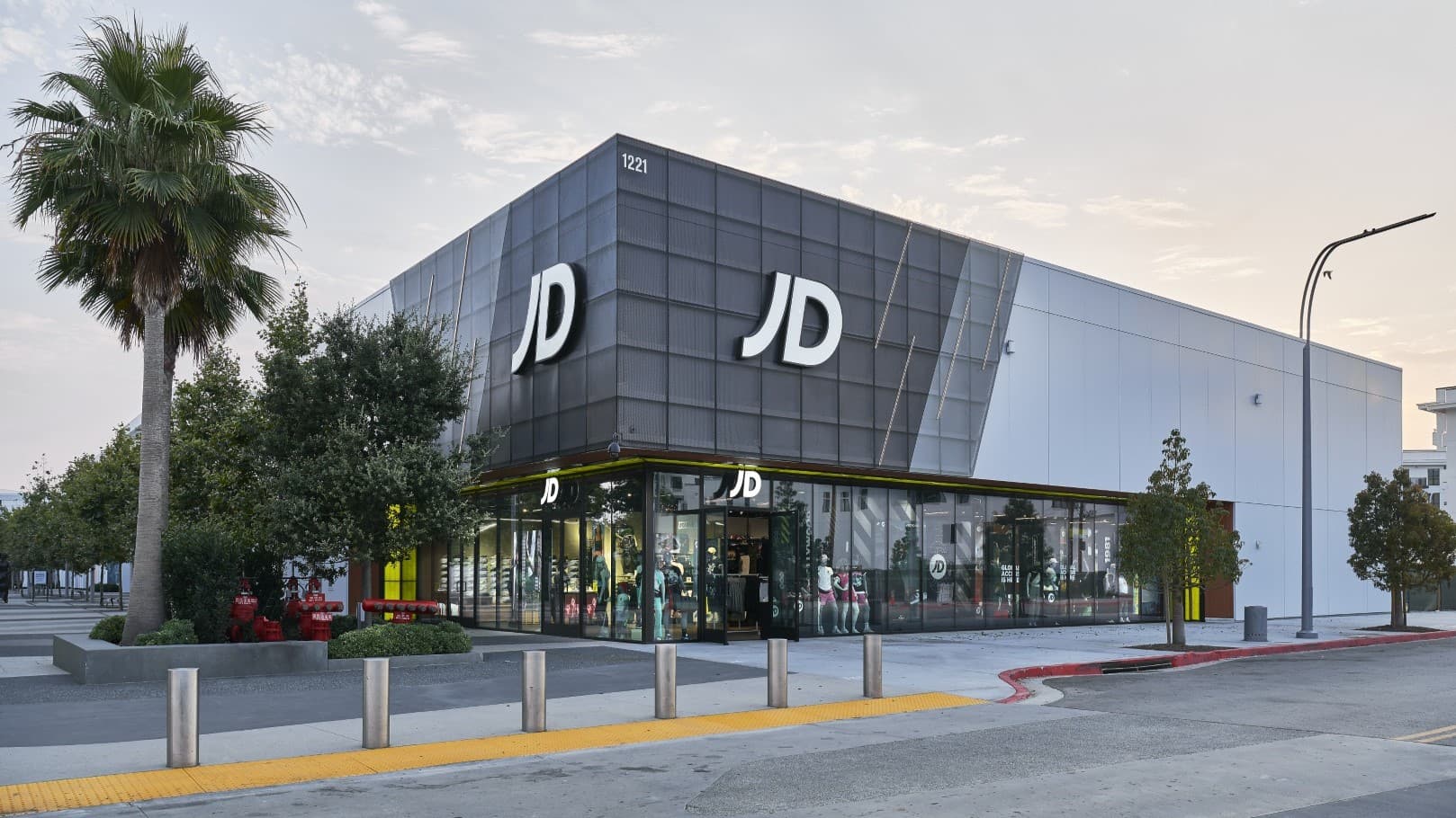 JD Sports’tan 2025’in Son Çeyreğine Temkinli Bakış: Avrupa Düşüş, ABD Büyüme