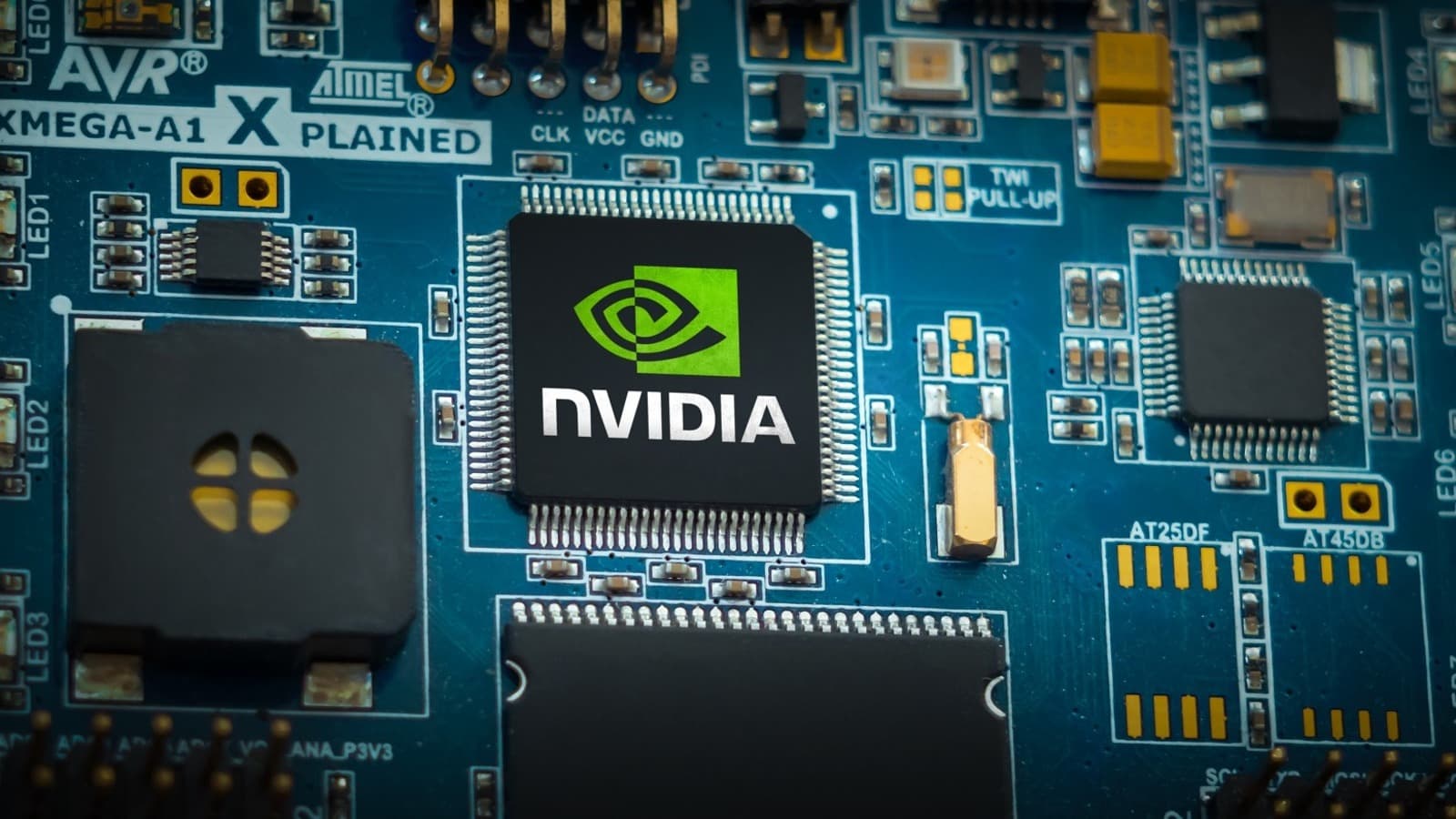 Jeopolitik Riskler ve Bilançolar ABD Hisselerini Hareketlendirdi: Intel Geriledi, Nvidia Parladı