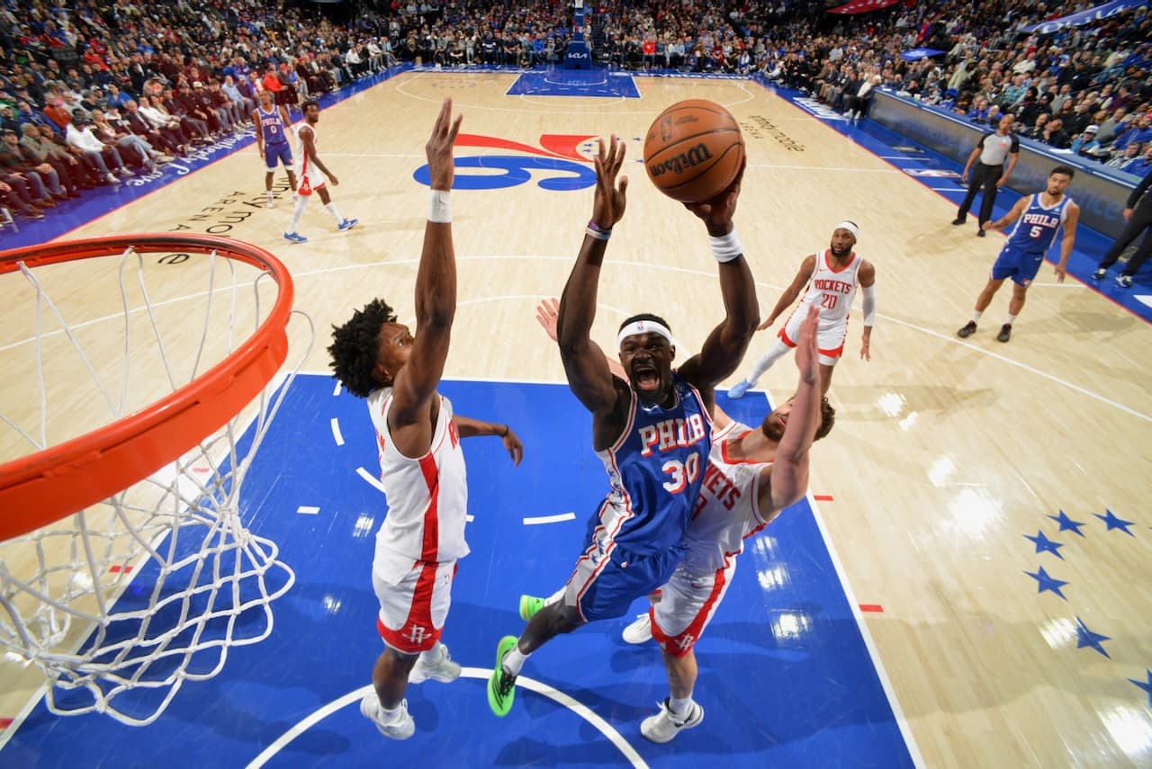 NBA’de 76ers Uzatma Maçında Rockets’ı Yendi, Joel Embiid “Triple Double” Yaptı