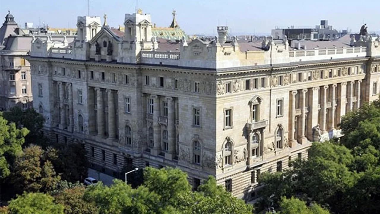 Macaristan Merkez Bankası, Yükselen Enflasyon Baskısına Rağmen Faizi Sabit Tutabilir