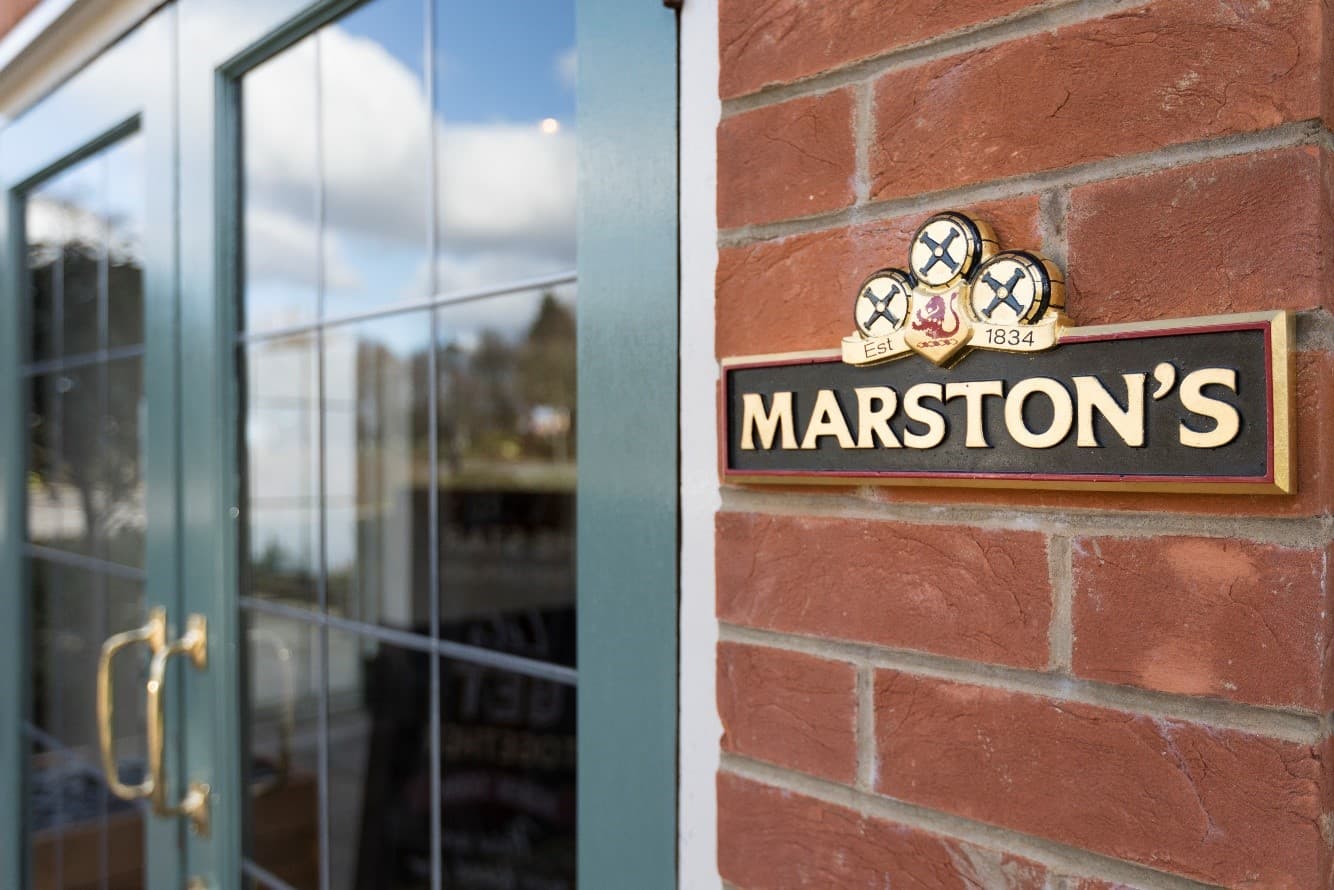 Marston’s Hisseleri Sert Düştü: Zayıf Çeyrek Satışlar Hayal Kırıklığı Yarattı