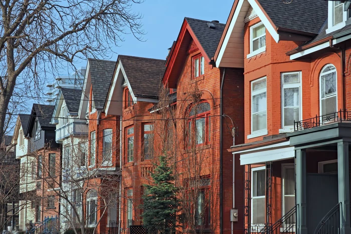 Ekonomik Belirsizlik Toronto Konut Piyasasını Sert Vurdu