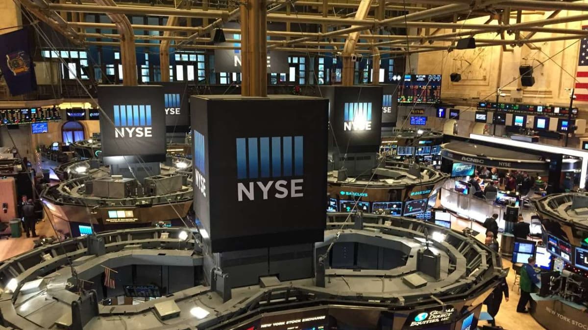 Wall Street’te Temkinli Açılış: AI Yatırımları ve Tahvil Riski Gündemde