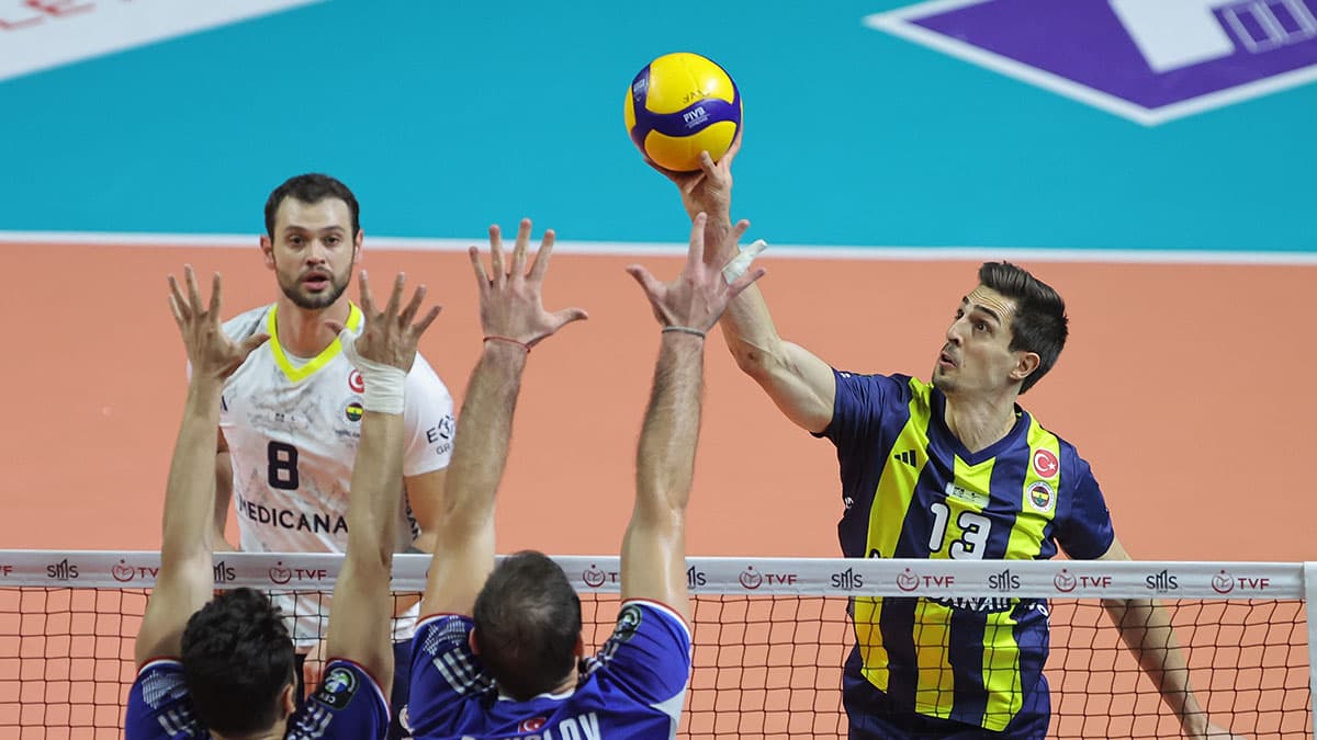 Halkbank’tan Net Galibiyet: Fenerbahçe Medicana Ankara’dan Puan Çıkaramadı