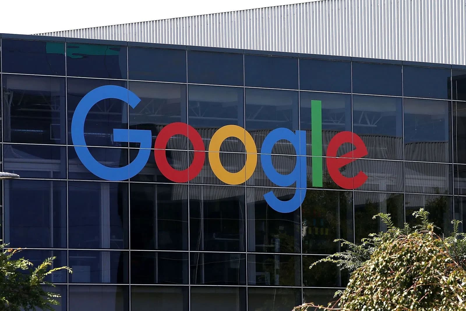 Microsoft ve Google bellek anlaşmalarıyla veri merkezi yatırımlarını garanti altına alıyor