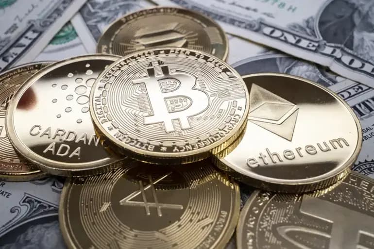 Bitcoin 60 Bin Doların Altına İndi: ETF Çıkışları ve Tasfiyeler Piyasayı Etkiledi