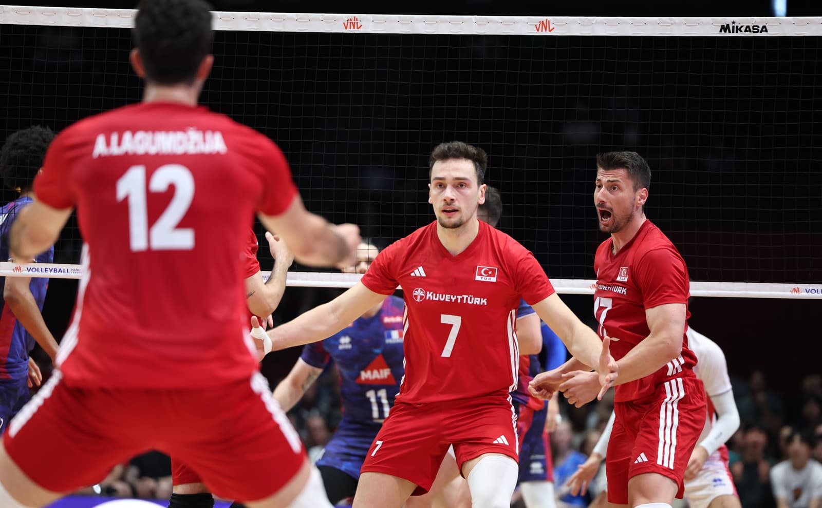 Filenin Efeleri Çin Engelini Set Vermeden Aştı
