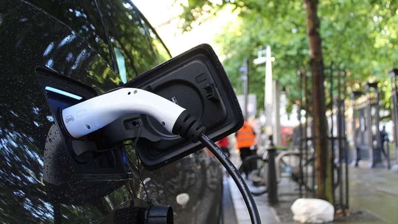 Yılın İlk Dört Ayında Elektrikli ve Hibrit Otomobil Satışları 149 Bin 333'e Ulaştı